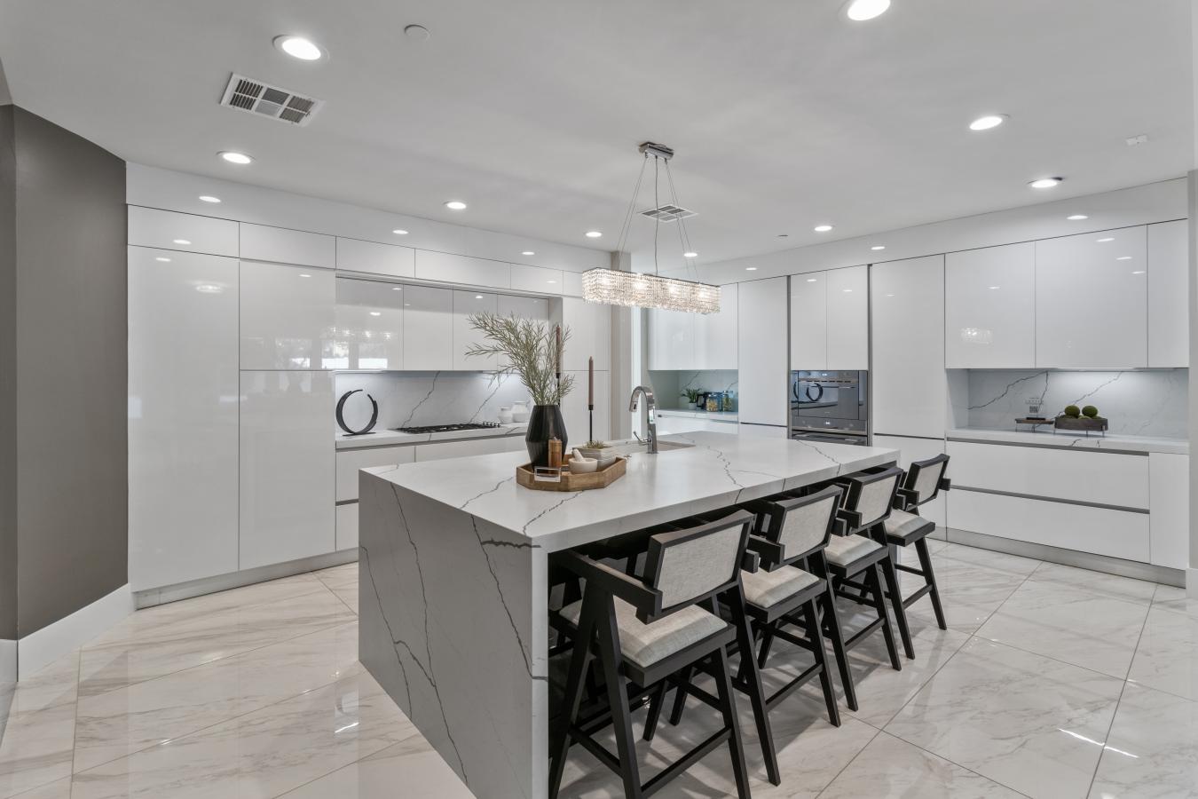 Phoenix, Maricopa, 85012, United States, 5 Bedrooms Bedrooms, ,5 BathroomsBathrooms,Residential,For Sale,1883781