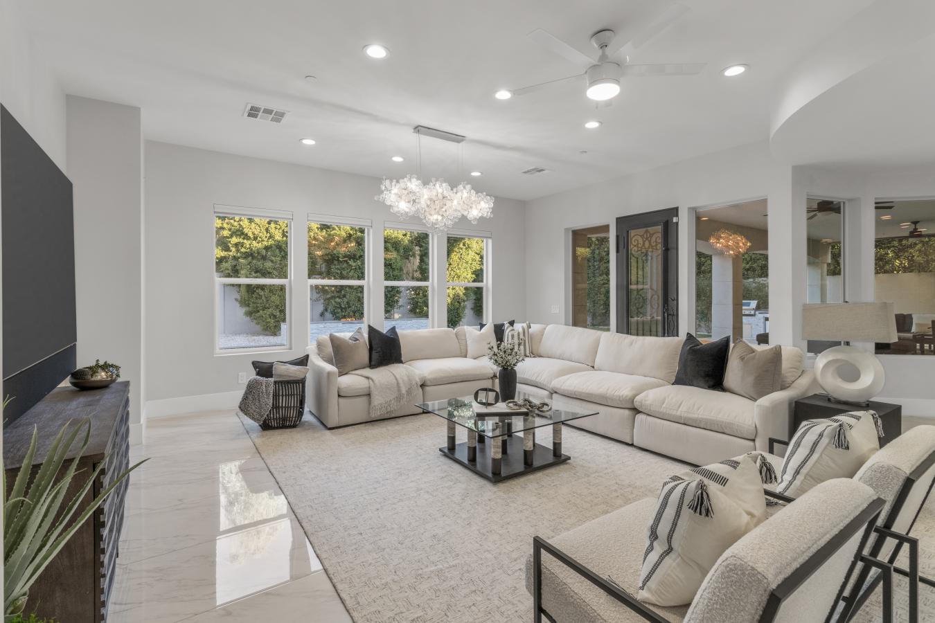 Phoenix, Maricopa, 85012, United States, 5 Bedrooms Bedrooms, ,5 BathroomsBathrooms,Residential,For Sale,1883781