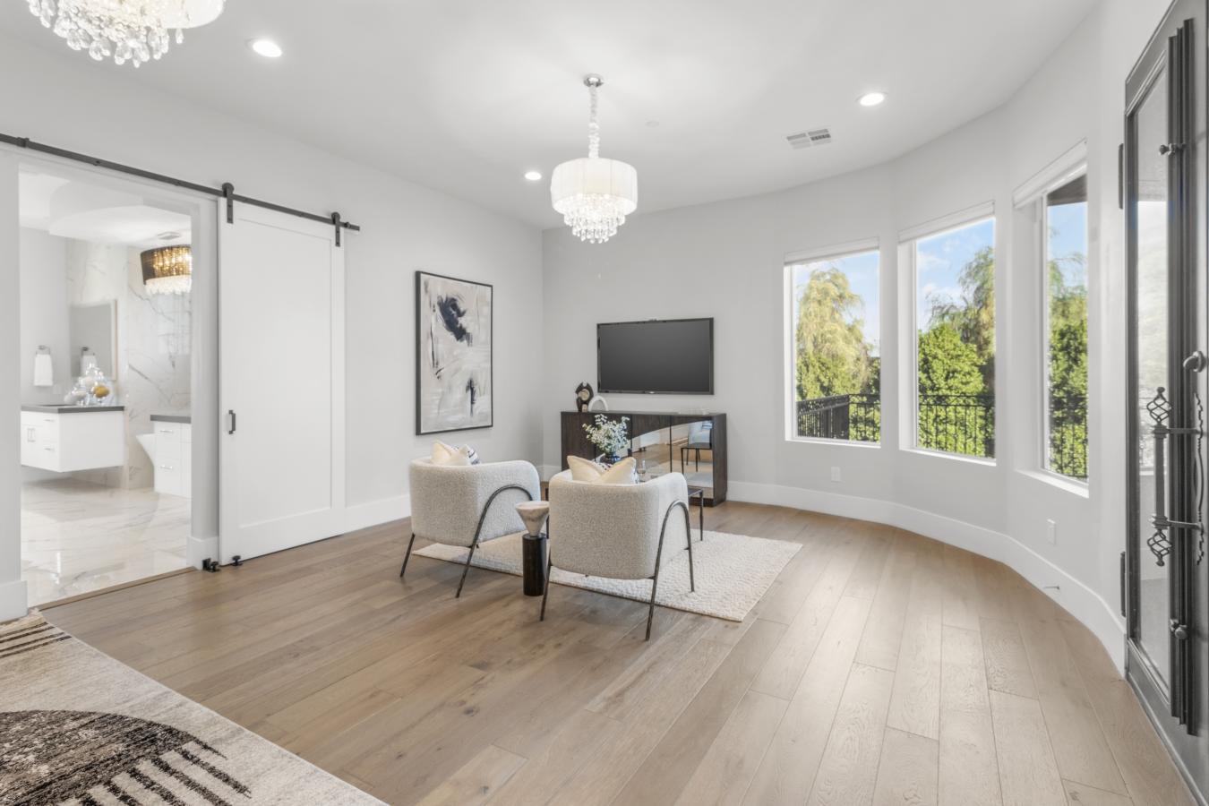 Phoenix, Maricopa, 85012, United States, 5 Bedrooms Bedrooms, ,5 BathroomsBathrooms,Residential,For Sale,1883781