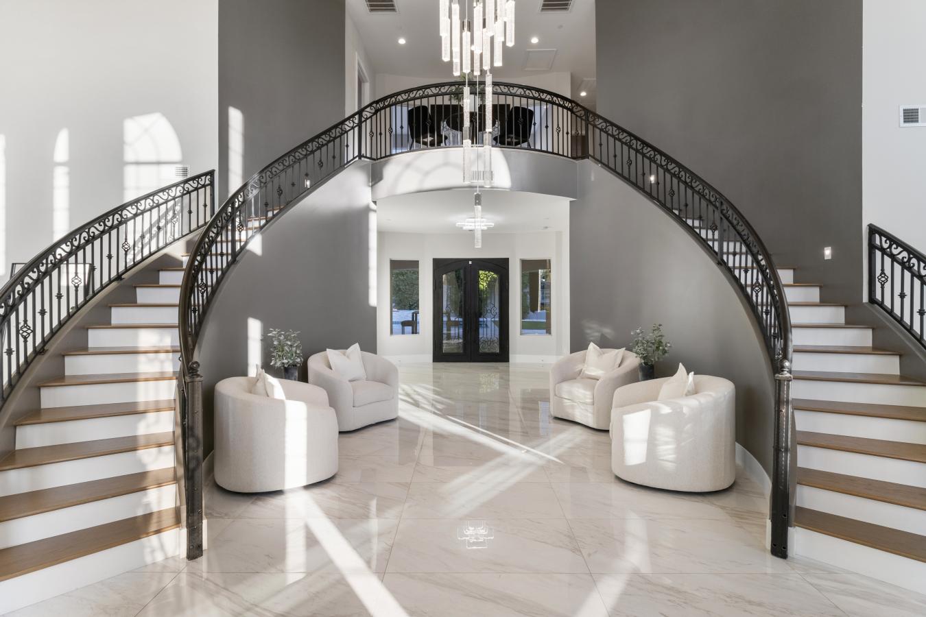 Phoenix, Maricopa, 85012, United States, 5 Bedrooms Bedrooms, ,5 BathroomsBathrooms,Residential,For Sale,1883781