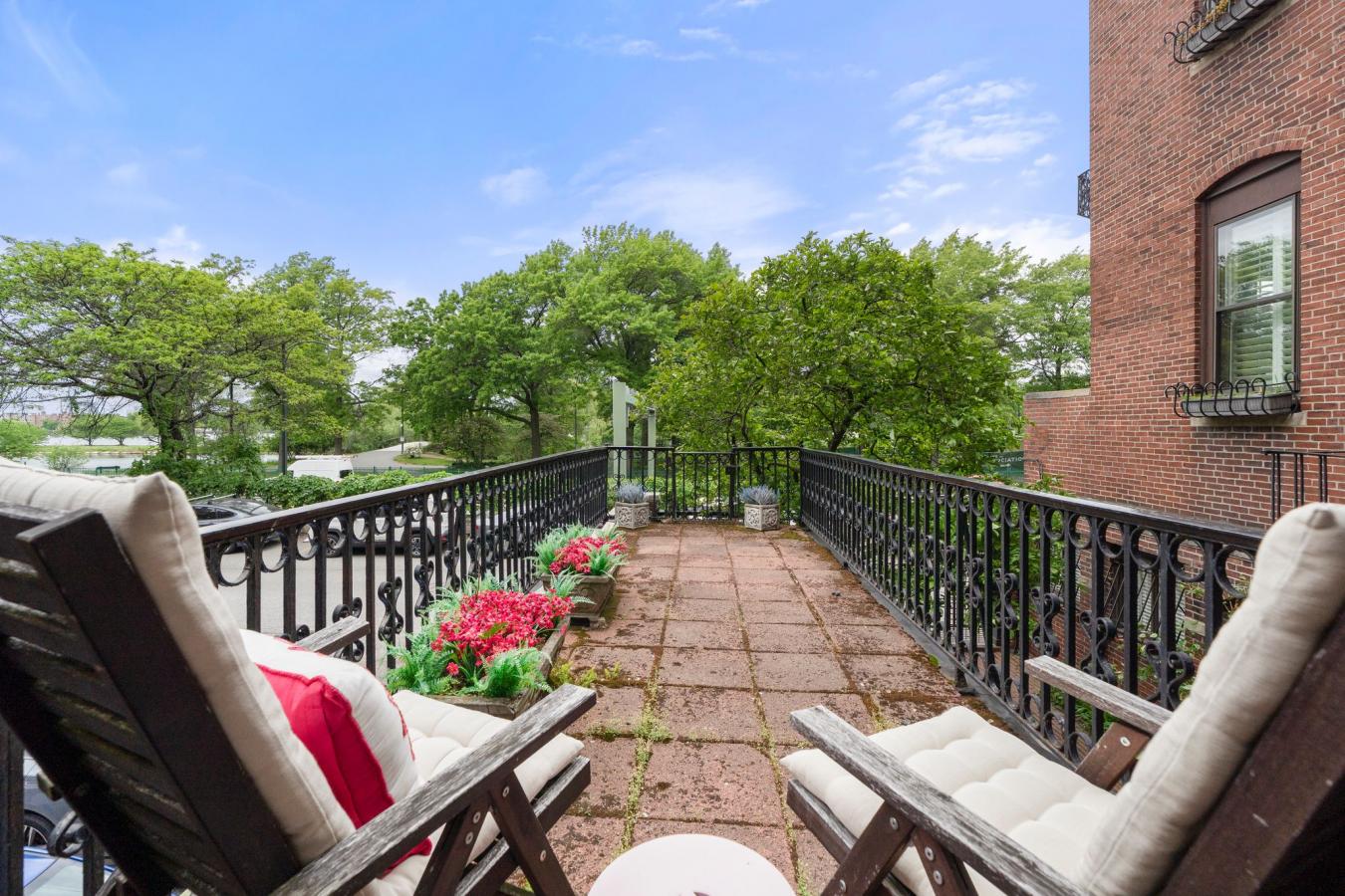 Boston, Massachusetts, 02116, United States, 2 Bedrooms Bedrooms, ,2 BathroomsBathrooms,Residential,For Sale,1829790