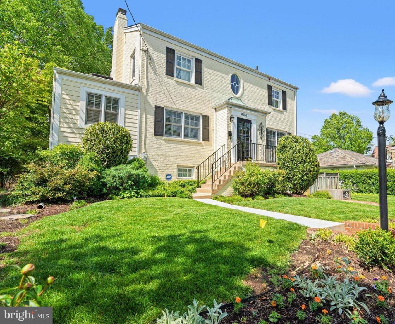Arlington, Virginia, 22207, United States, 4 Bedrooms Bedrooms, ,5 BathroomsBathrooms,Residential,For Sale,1829789