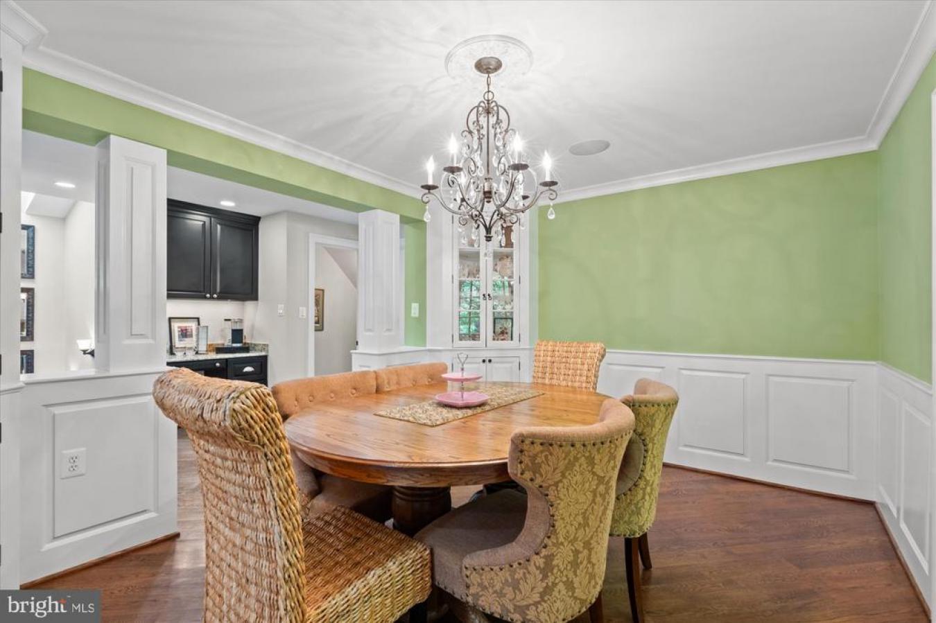 Arlington, Virginia, 22207, United States, 4 Bedrooms Bedrooms, ,5 BathroomsBathrooms,Residential,For Sale,1829789