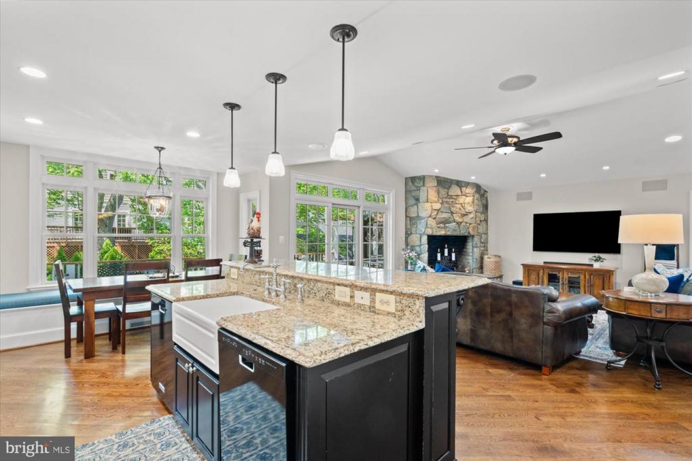 Arlington, Virginia, 22207, United States, 4 Bedrooms Bedrooms, ,5 BathroomsBathrooms,Residential,For Sale,1829789