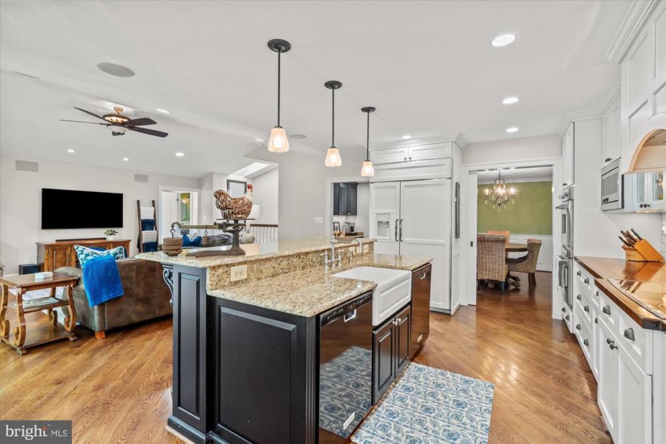 Arlington, Virginia, 22207, United States, 4 Bedrooms Bedrooms, ,5 BathroomsBathrooms,Residential,For Sale,1829789