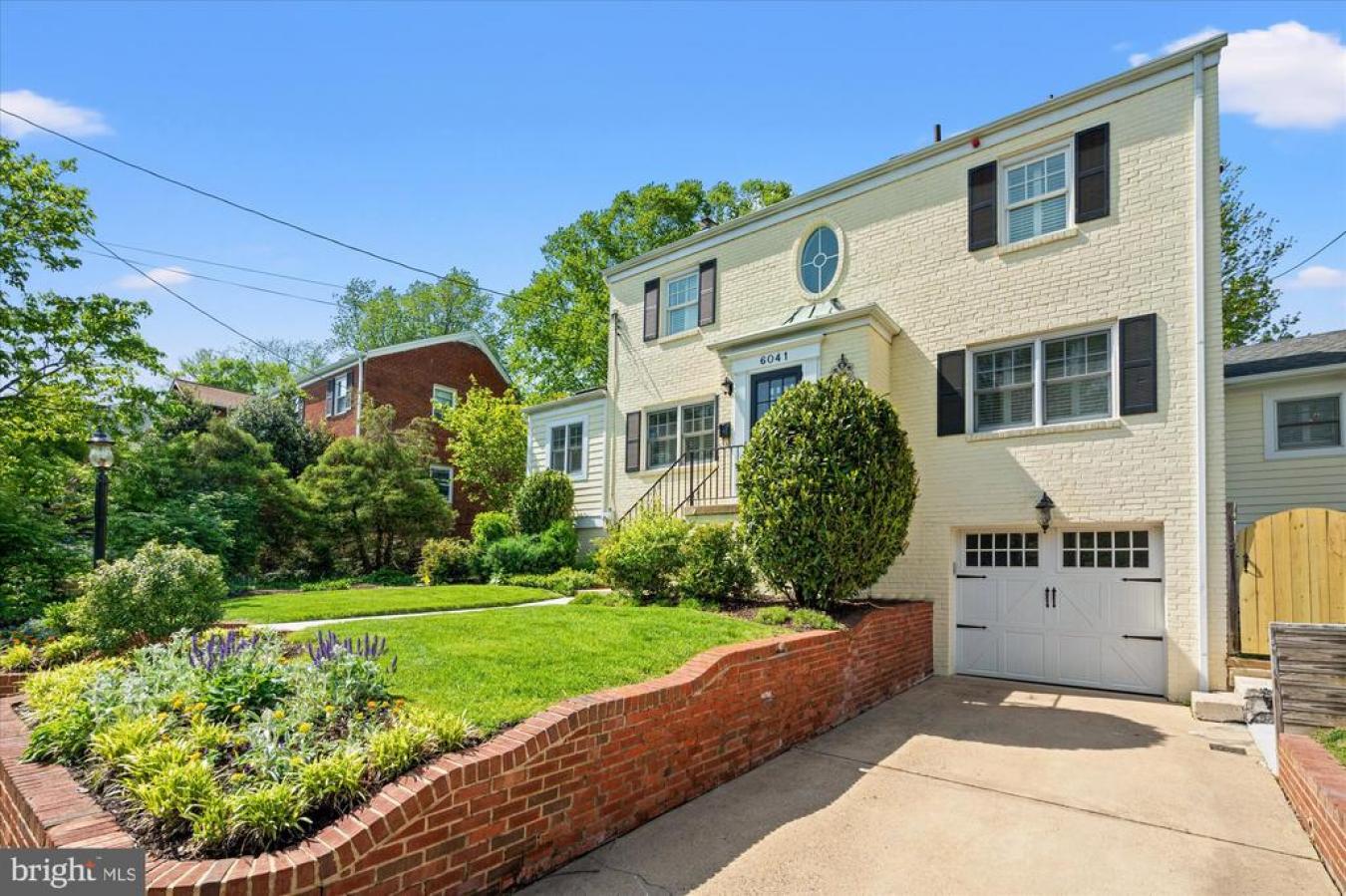 Arlington, Virginia, 22207, United States, 4 Bedrooms Bedrooms, ,5 BathroomsBathrooms,Residential,For Sale,1829789
