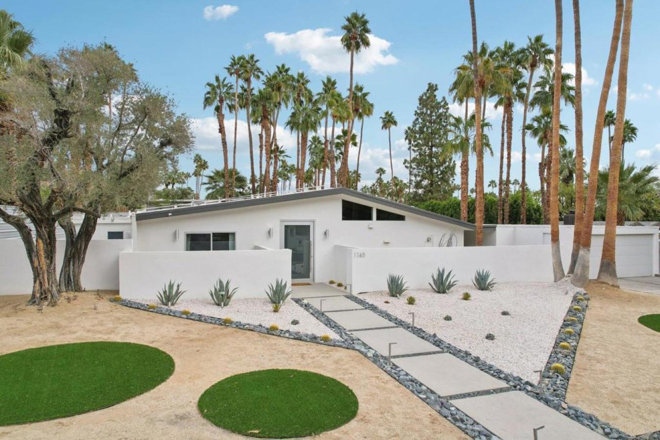 Palm Springs, California, 92262, United States, 3 Bedrooms Bedrooms, ,4 BathroomsBathrooms,Residential,For Sale,1829787