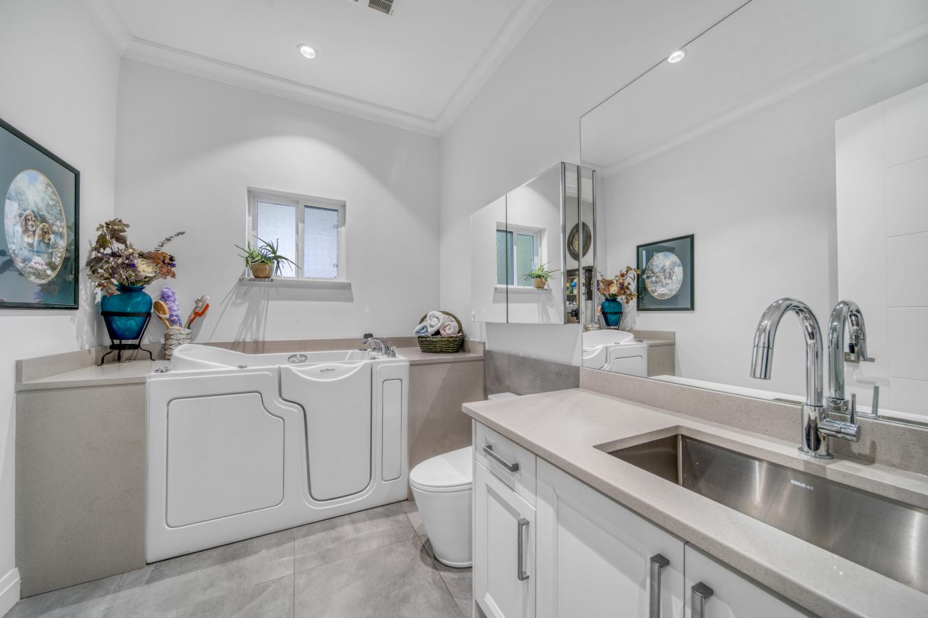 Surrey, BC, Canada, 5 Bedrooms Bedrooms, ,5 BathroomsBathrooms,Residential,For Sale,1829782