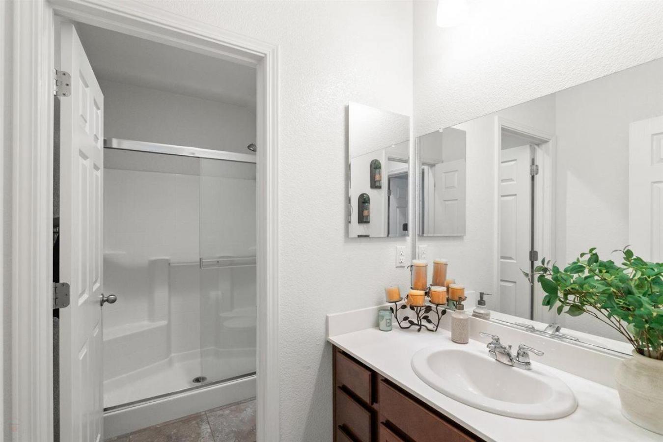 Patterson, California, 95363, United States, 5 Bedrooms Bedrooms, ,3 BathroomsBathrooms,Residential,For Sale,1831688