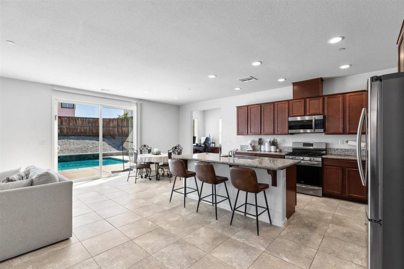 Patterson, California, 95363, United States, 5 Bedrooms Bedrooms, ,3 BathroomsBathrooms,Residential,For Sale,1831688