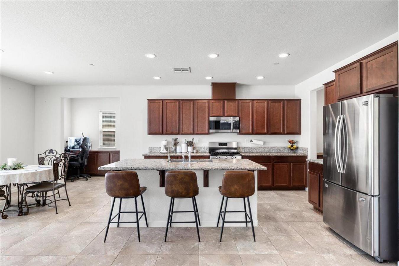 Patterson, California, 95363, United States, 5 Bedrooms Bedrooms, ,3 BathroomsBathrooms,Residential,For Sale,1831688