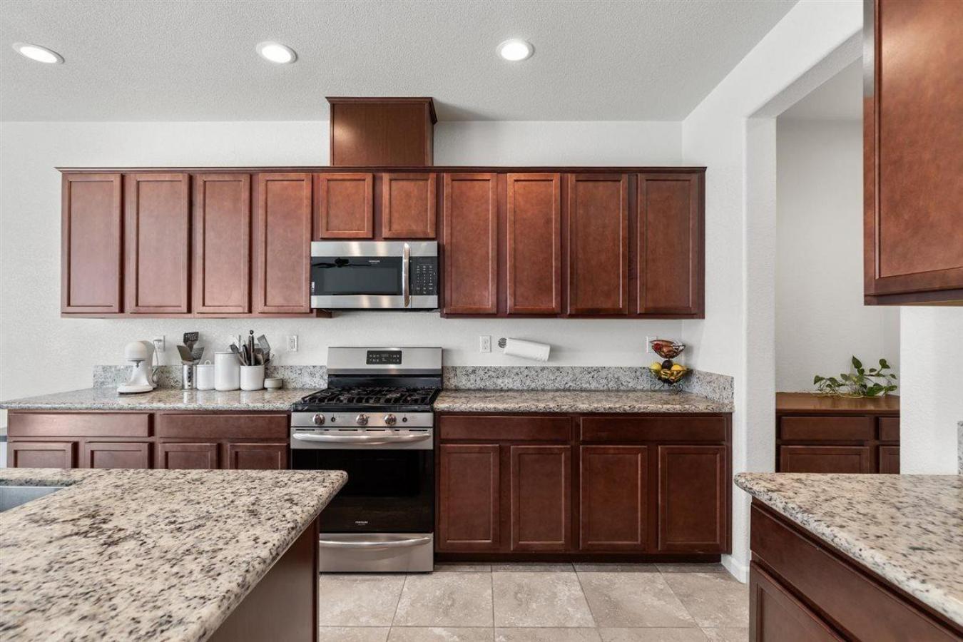 Patterson, California, 95363, United States, 5 Bedrooms Bedrooms, ,3 BathroomsBathrooms,Residential,For Sale,1831688