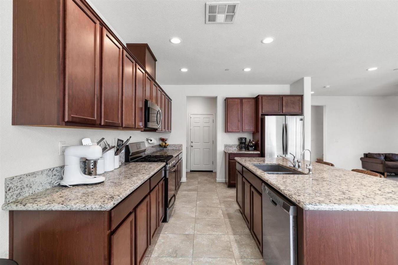 Patterson, California, 95363, United States, 5 Bedrooms Bedrooms, ,3 BathroomsBathrooms,Residential,For Sale,1831688