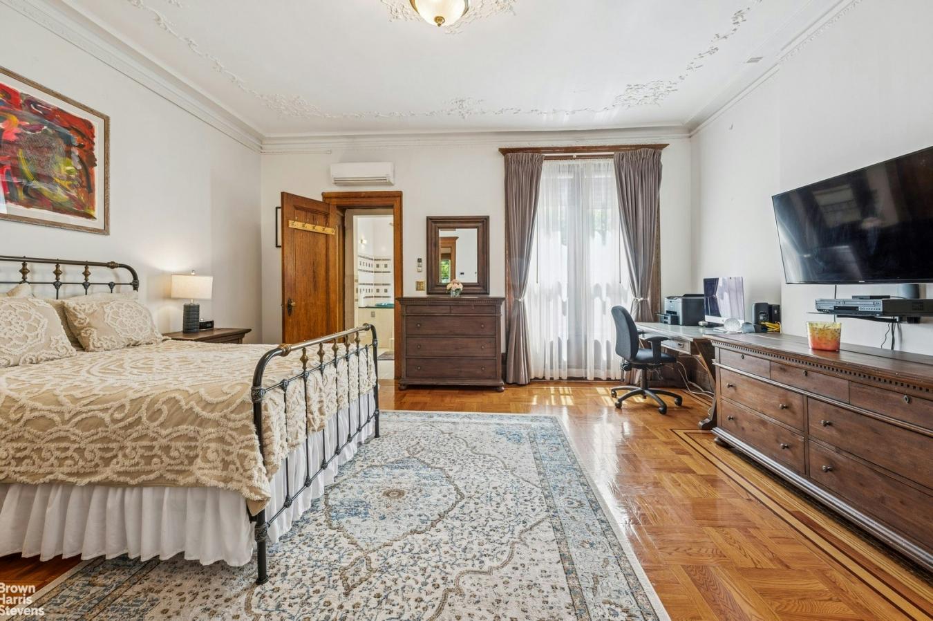 South Harlem, New York, 10026, United States, 5 Bedrooms Bedrooms, ,5 BathroomsBathrooms,Residential,For Sale,1828790