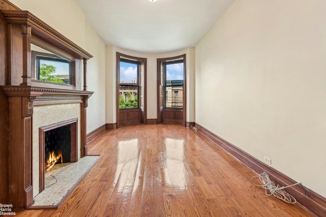 South Harlem, New York, 10026, United States, 5 Bedrooms Bedrooms, ,5 BathroomsBathrooms,Residential,For Sale,1828790