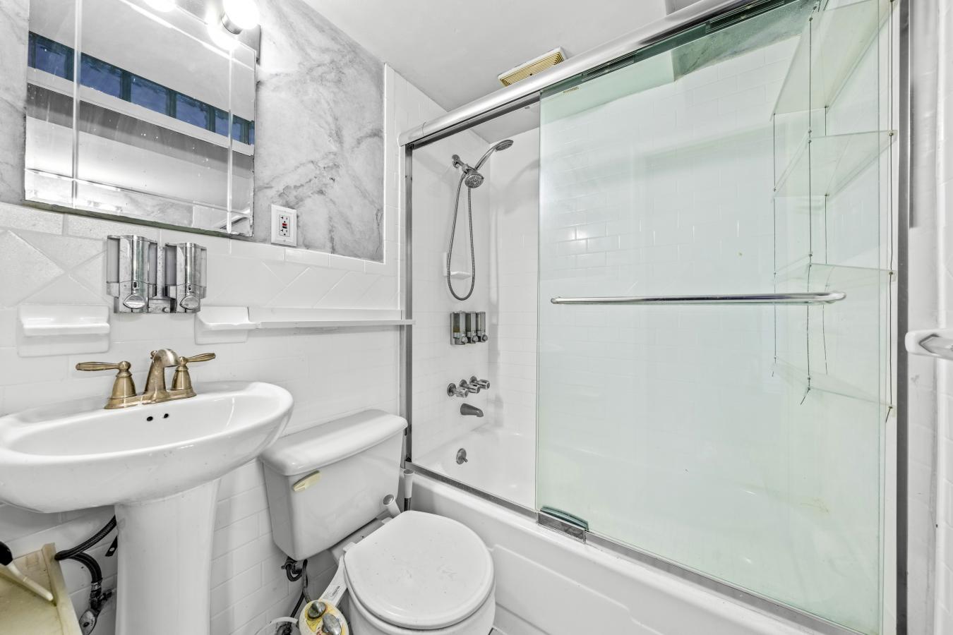 Stuyvesant Heights, New York, 11233, United States, 8 Bedrooms Bedrooms, ,5 BathroomsBathrooms,Residential,For Sale,1828784