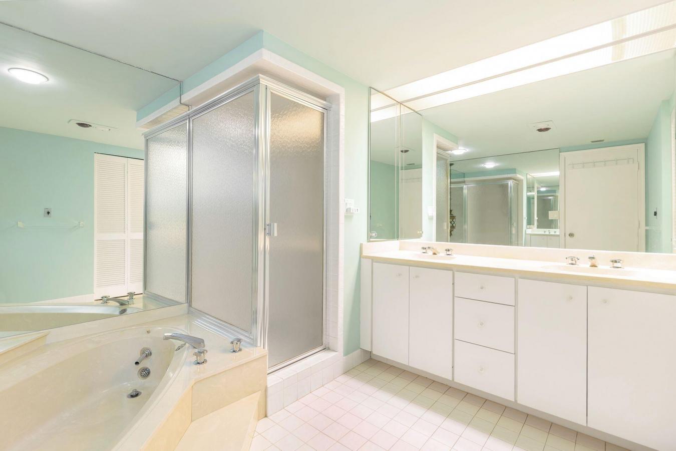 Palm Beach, Florida, 33480, United States, 2 Bedrooms Bedrooms, ,2 BathroomsBathrooms,Residential,For Sale,1828783