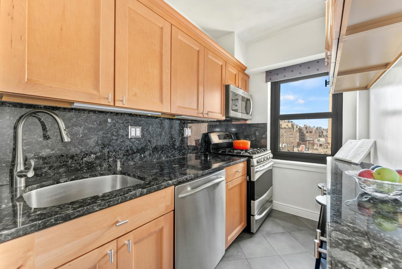 New York, New York, 10023, United States, 2 Bedrooms Bedrooms, ,1 BathroomBathrooms,Residential,For Sale,1828781