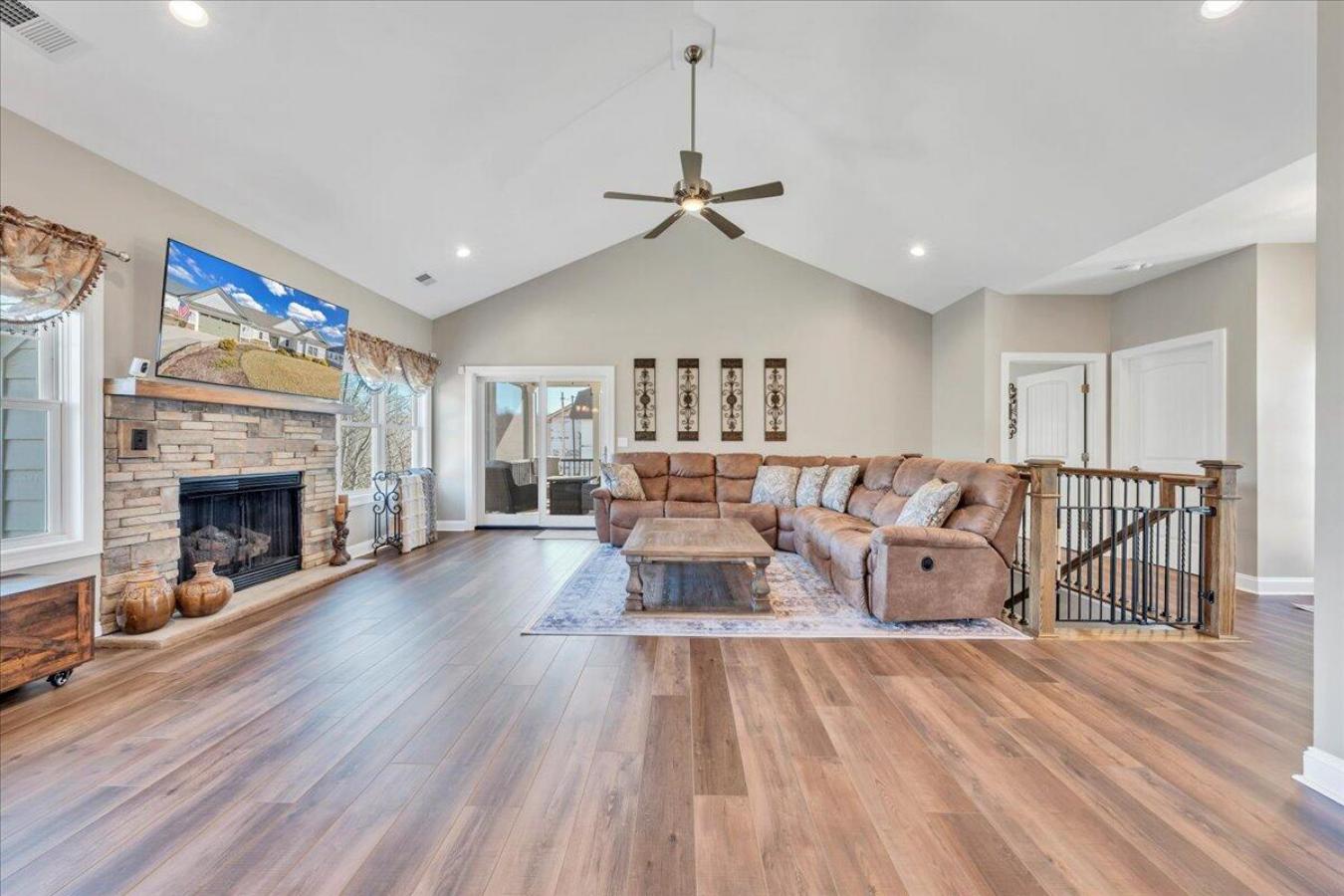 Huddleston, Virginia, 24104, United States, 4 Bedrooms Bedrooms, ,3 BathroomsBathrooms,Residential,For Sale,1831682