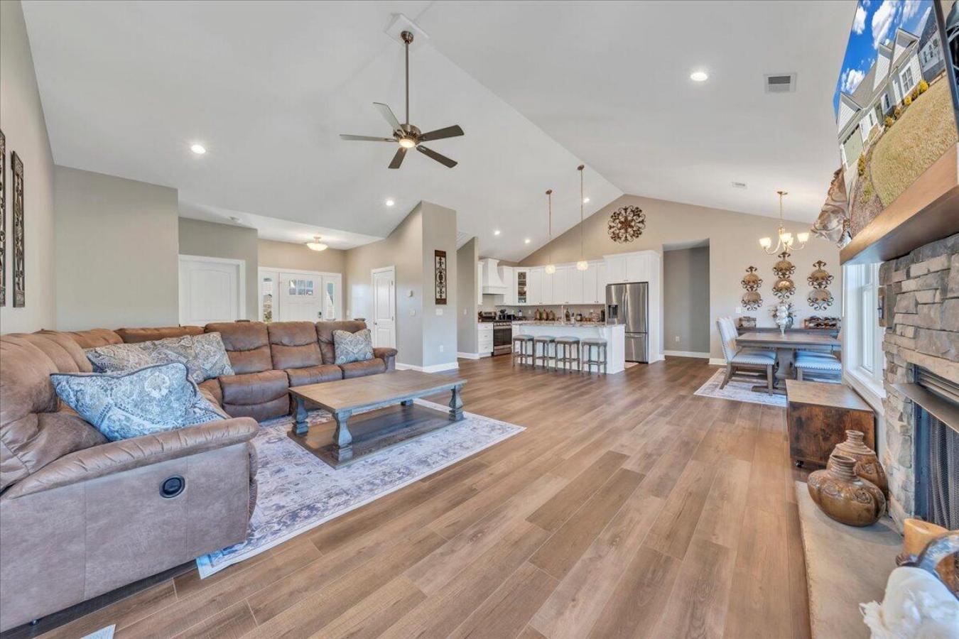 Huddleston, Virginia, 24104, United States, 4 Bedrooms Bedrooms, ,3 BathroomsBathrooms,Residential,For Sale,1831682