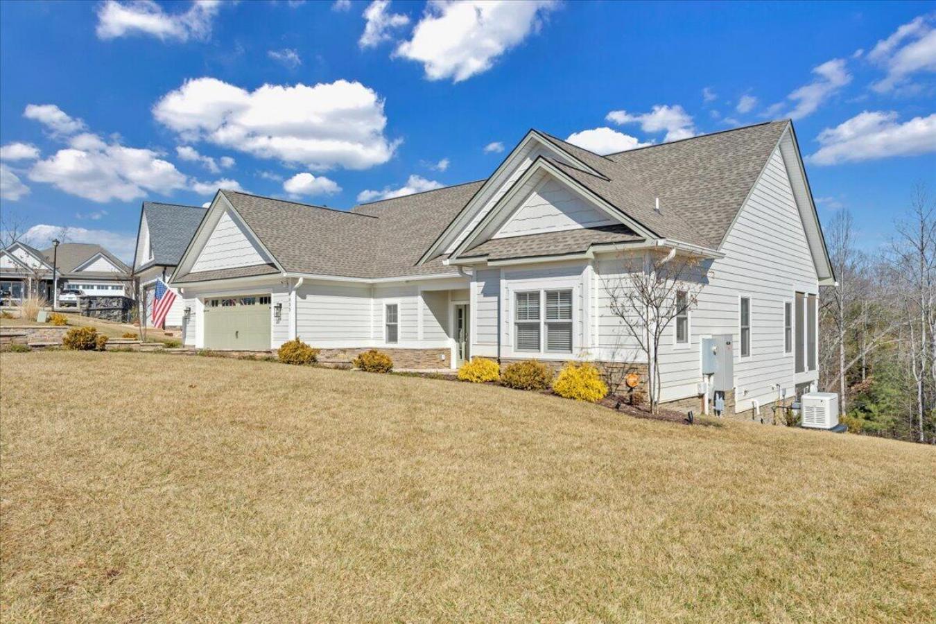 Huddleston, Virginia, 24104, United States, 4 Bedrooms Bedrooms, ,3 BathroomsBathrooms,Residential,For Sale,1831682