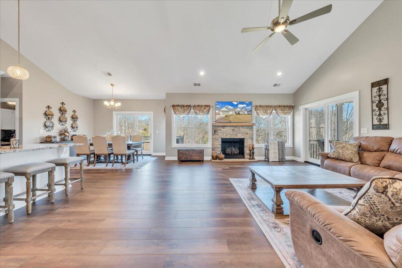 Huddleston, Virginia, 24104, United States, 4 Bedrooms Bedrooms, ,3 BathroomsBathrooms,Residential,For Sale,1831682