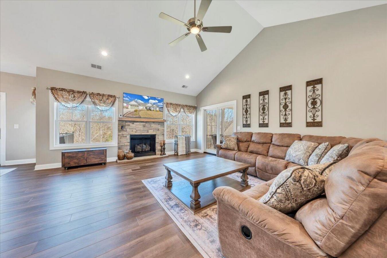 Huddleston, Virginia, 24104, United States, 4 Bedrooms Bedrooms, ,3 BathroomsBathrooms,Residential,For Sale,1831682