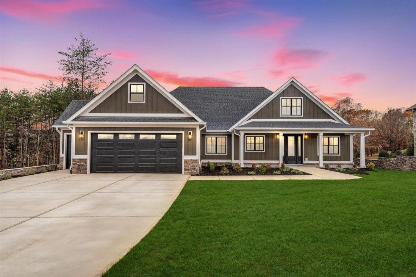 Huddleston, Virginia, 24104, United States, 3 Bedrooms Bedrooms, ,2 BathroomsBathrooms,Residential,For Sale,1831681
