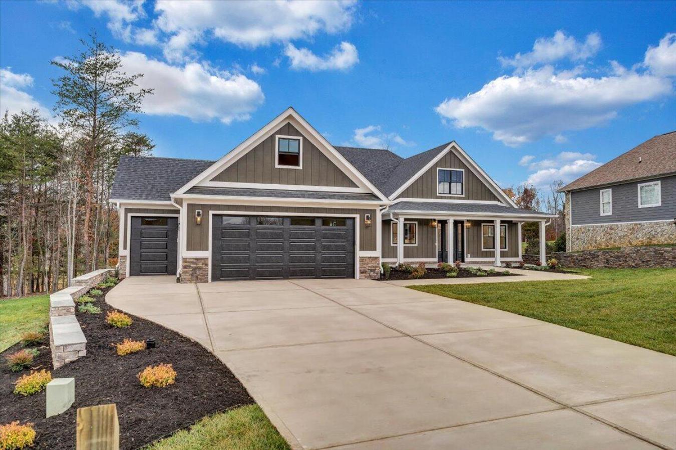 Huddleston, Virginia, 24104, United States, 3 Bedrooms Bedrooms, ,2 BathroomsBathrooms,Residential,For Sale,1831681