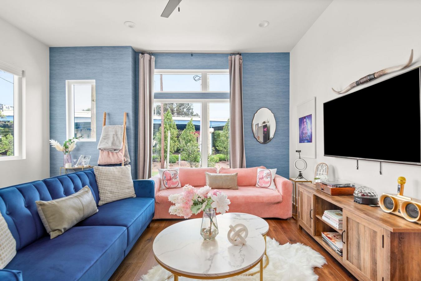 Nashville, Tennessee, 37208, United States, 4 Bedrooms Bedrooms, ,4 BathroomsBathrooms,Residential,For Sale,1831676