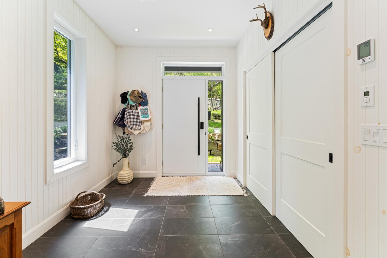 Lac Brome, QC, J0E 1V0, Canada, 3 Bedrooms Bedrooms, ,2 BathroomsBathrooms,Residential,For Sale,1832145