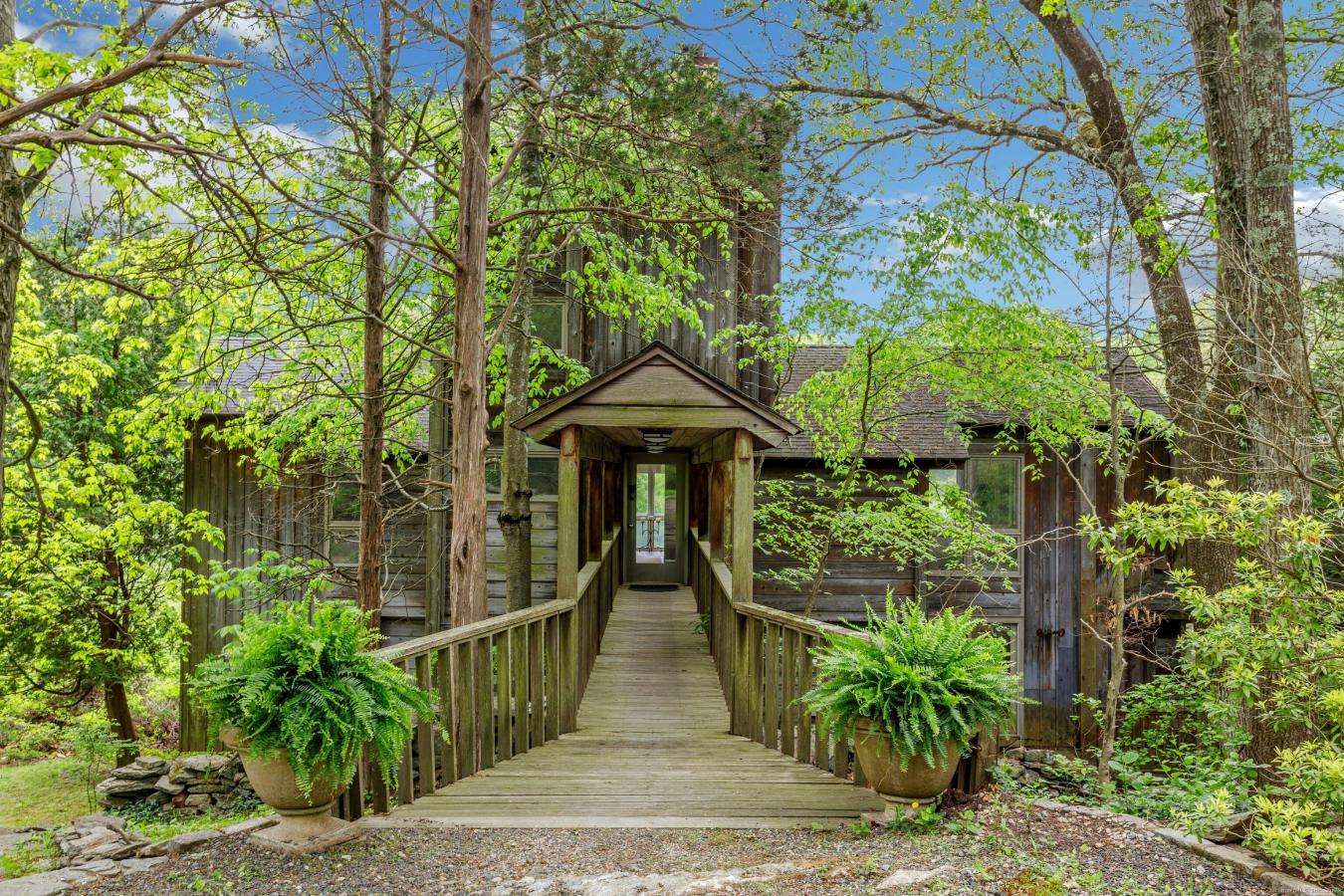 Redding, Connecticut, 06896, United States, 5 Bedrooms Bedrooms, ,4 BathroomsBathrooms,Residential,For Sale,1828773