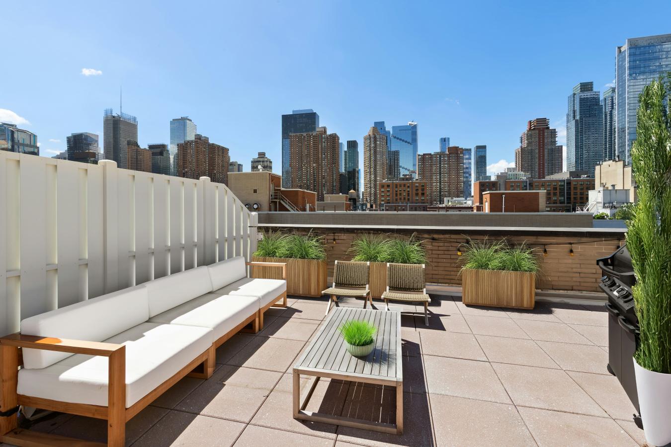 New York, New York, 10036, United States, 2 Bedrooms Bedrooms, ,2 BathroomsBathrooms,Residential,For Sale,1828769