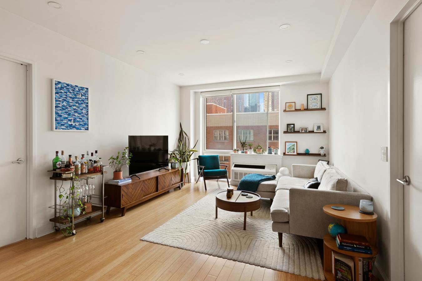 New York, New York, 10036, United States, 2 Bedrooms Bedrooms, ,2 BathroomsBathrooms,Residential,For Sale,1828769