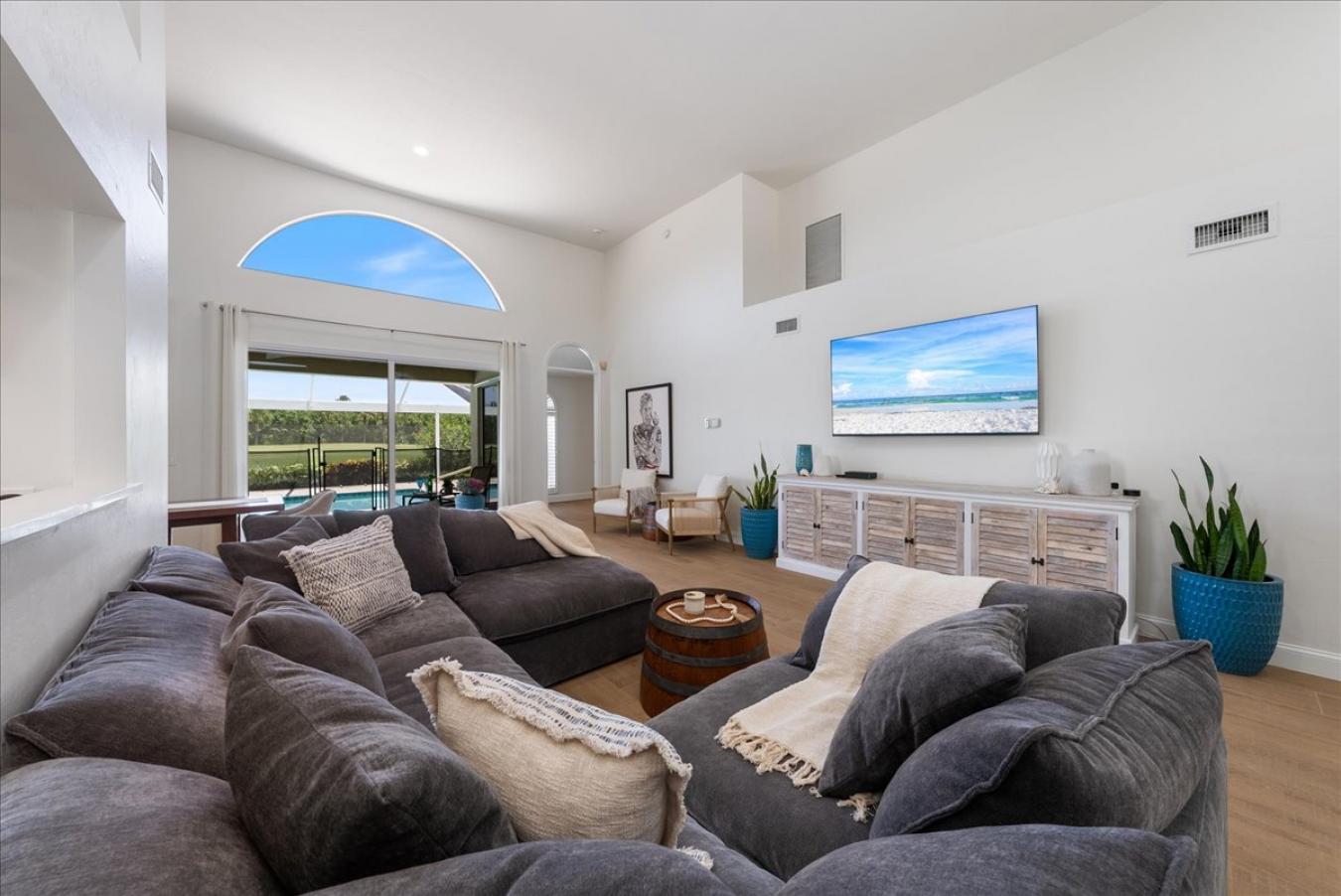 Naples, Florida, 34105, United States, 2 Bedrooms Bedrooms, ,2 BathroomsBathrooms,Residential,For Sale,1834227