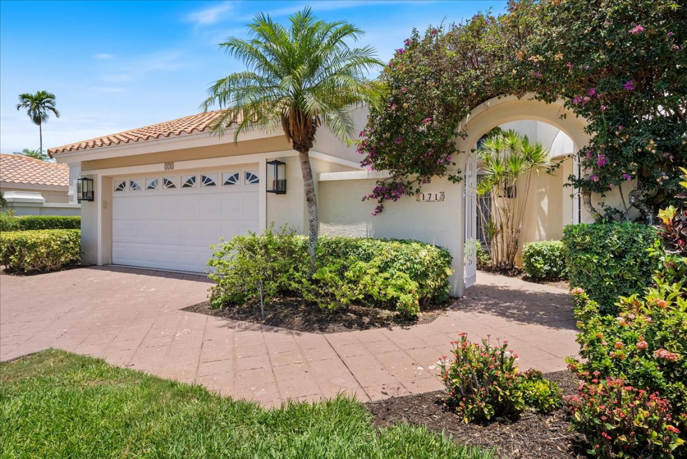 Naples, Florida, 34105, United States, 2 Bedrooms Bedrooms, ,2 BathroomsBathrooms,Residential,For Sale,1834227