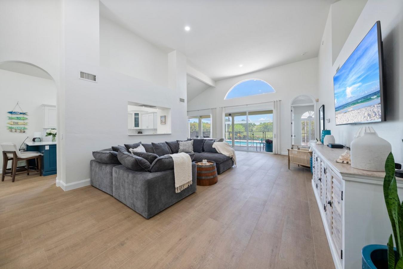 Naples, Florida, 34105, United States, 2 Bedrooms Bedrooms, ,2 BathroomsBathrooms,Residential,For Sale,1834227