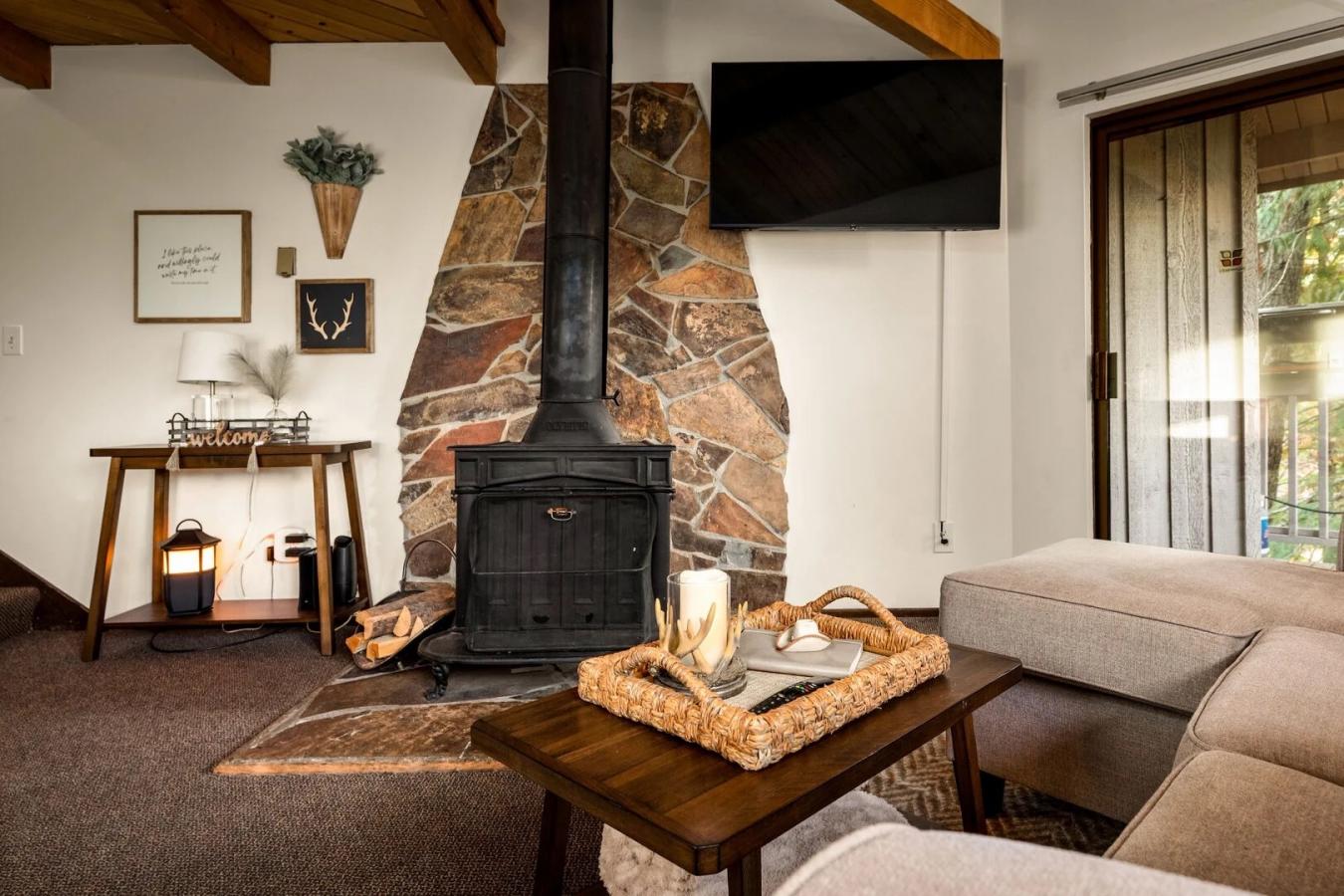 Whiitefish, Montana, 59937, United States, 3 Bedrooms Bedrooms, ,2 BathroomsBathrooms,Residential,For Sale,1834432