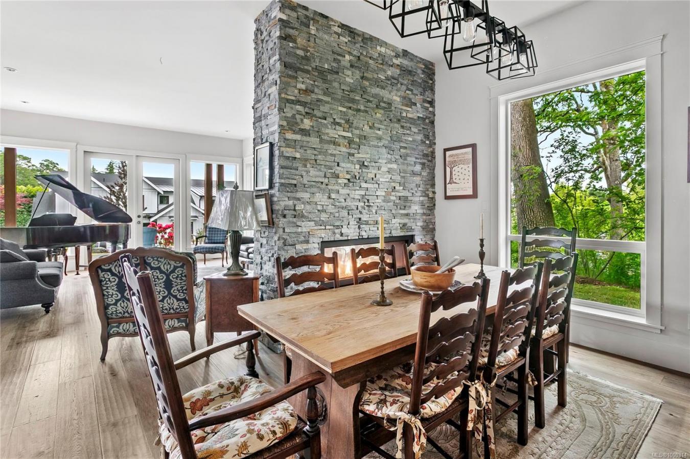 Saanich, BC, V8X 2B8, Canada, 5 Bedrooms Bedrooms, ,Residential,For Sale,1834431