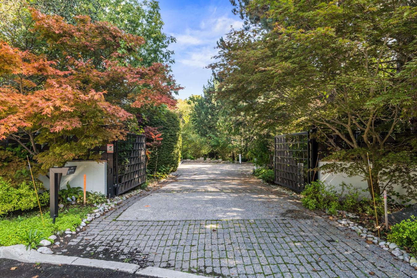 Toronto, ON, Canada, 5 Bedrooms Bedrooms, ,7 BathroomsBathrooms,Residential,For Sale,1828764