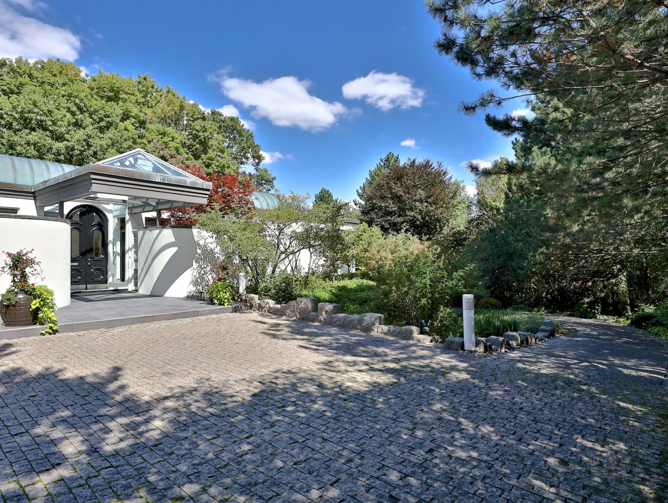 Toronto, ON, Canada, 5 Bedrooms Bedrooms, ,7 BathroomsBathrooms,Residential,For Sale,1828764