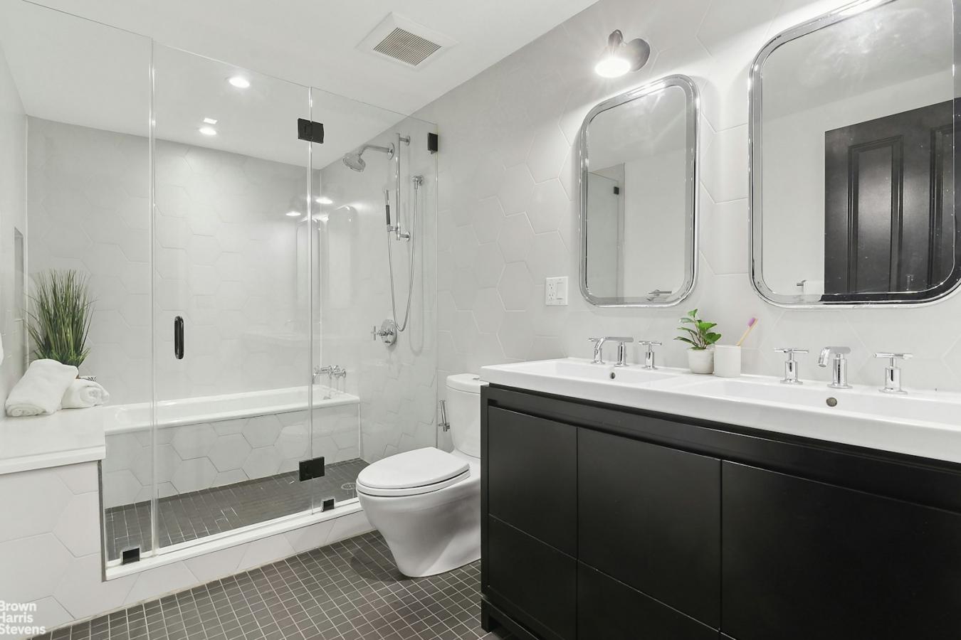 Williamsburg, South side, New York, 11211, United States, 5 Bedrooms Bedrooms, ,4 BathroomsBathrooms,Residential,For Sale,1919342