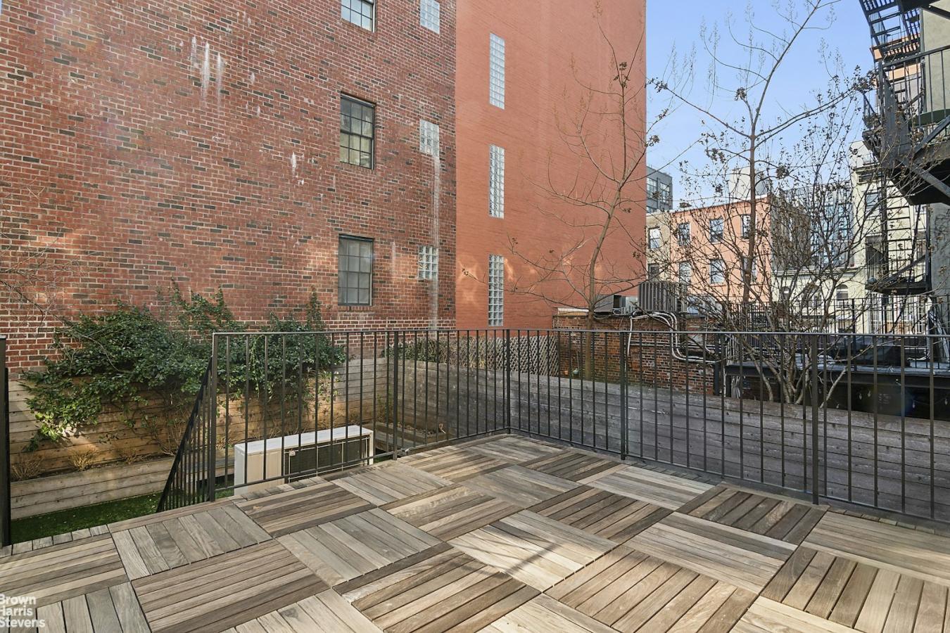Williamsburg, South side, New York, 11211, United States, 5 Bedrooms Bedrooms, ,4 BathroomsBathrooms,Residential,For Sale,1919342