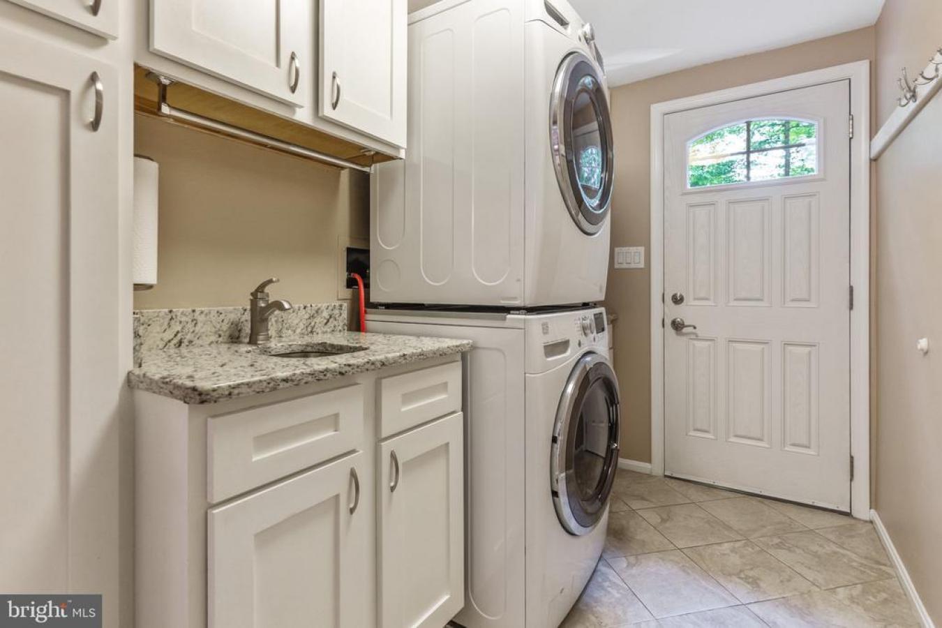 Fairfax Station, Virginia, 22039, United States, 4 Bedrooms Bedrooms, ,3 BathroomsBathrooms,Residential,For Sale,1839655