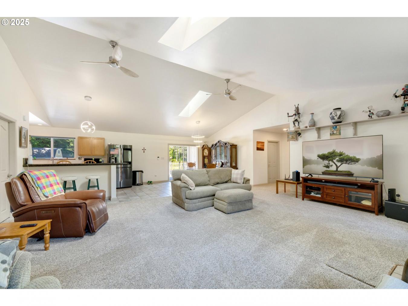 Bandon, Oregon, 97411, United States, 6 Bedrooms Bedrooms, ,5 BathroomsBathrooms,Residential,For Sale,1841191