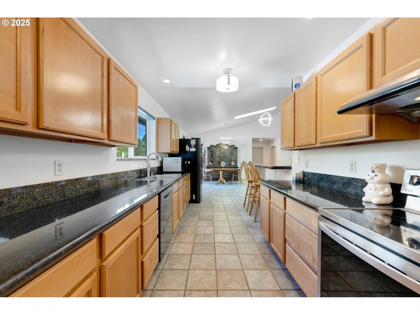 Bandon, Oregon, 97411, United States, 6 Bedrooms Bedrooms, ,5 BathroomsBathrooms,Residential,For Sale,1841191