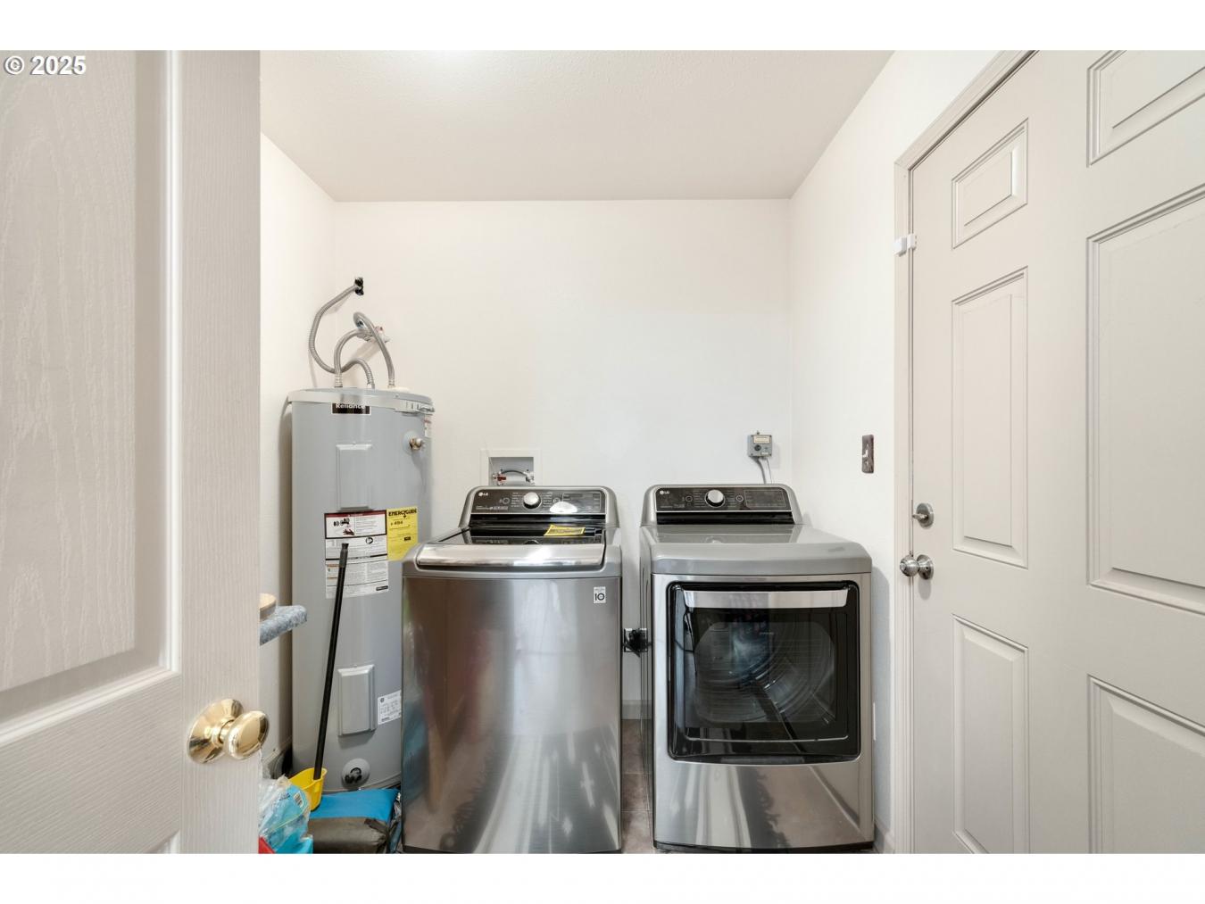 Bandon, Oregon, 97411, United States, 6 Bedrooms Bedrooms, ,5 BathroomsBathrooms,Residential,For Sale,1841191