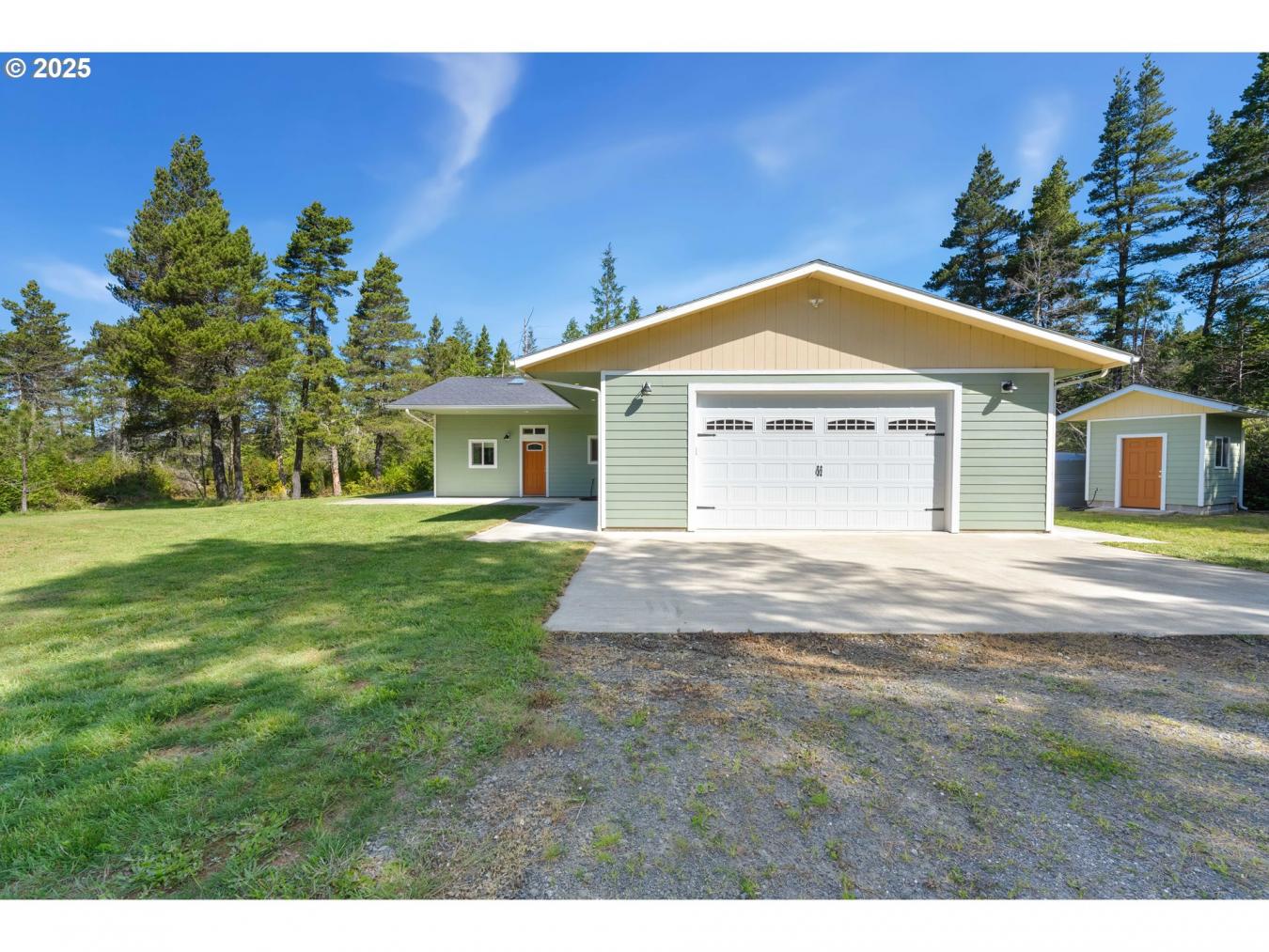 Bandon, Oregon, 97411, United States, 6 Bedrooms Bedrooms, ,5 BathroomsBathrooms,Residential,For Sale,1841191