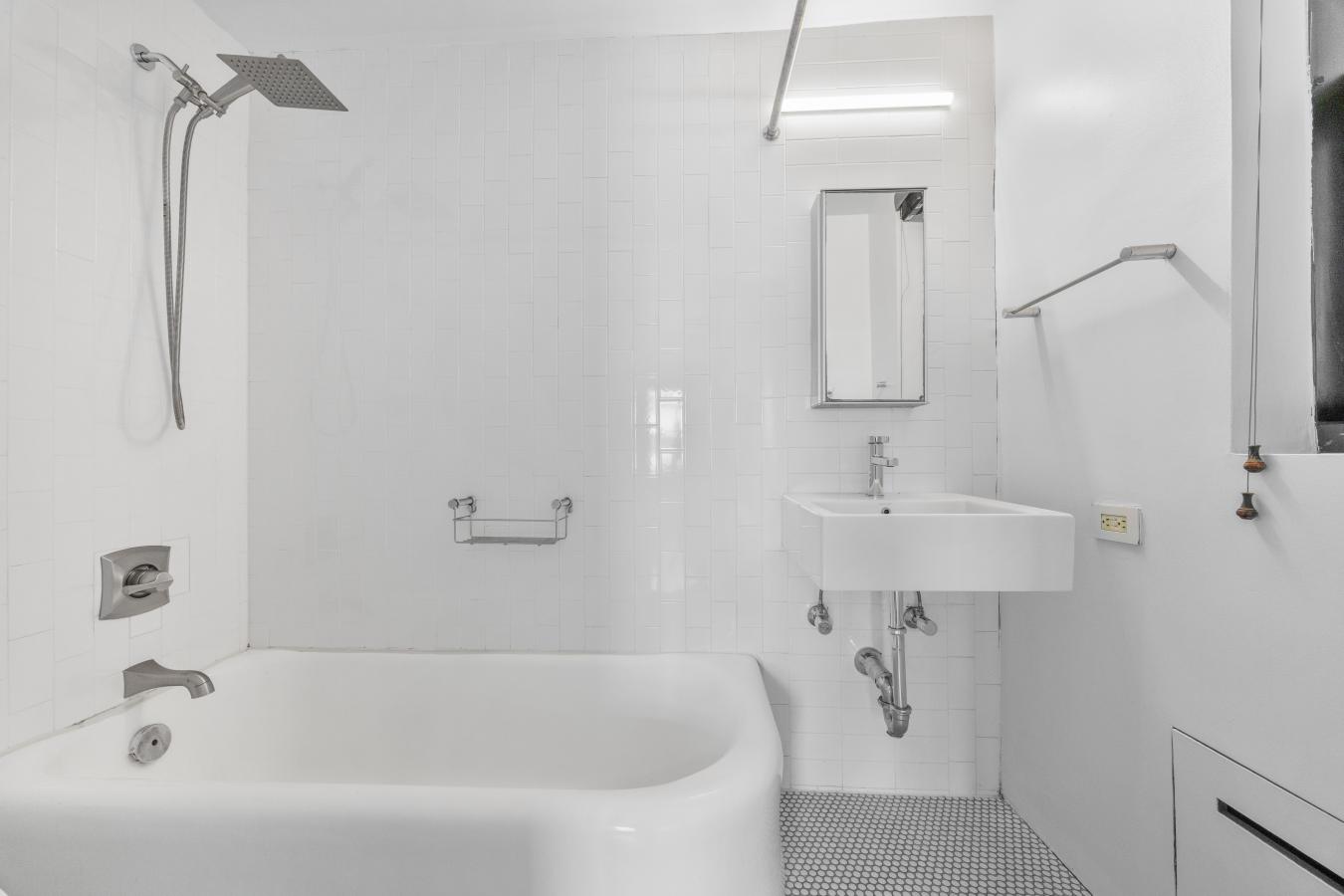 New York, New York, 10011, United States, 1 Bedroom Bedrooms, ,1 BathroomBathrooms,Residential,For Sale,1841172