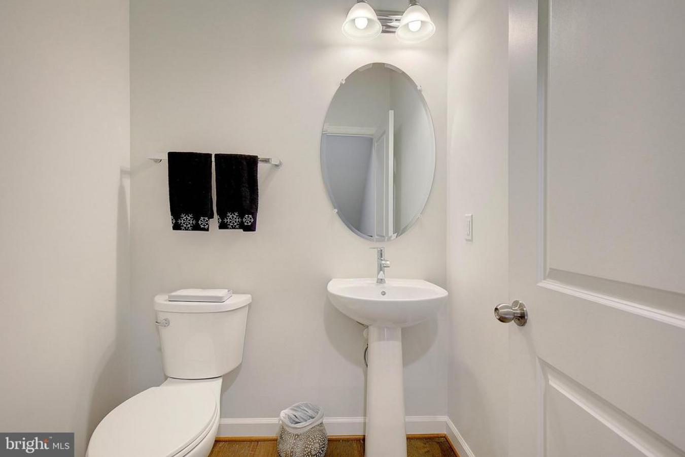 NATIONAL HARBOR, Maryland, 20745, United States, 3 Bedrooms Bedrooms, ,3 BathroomsBathrooms,Residential,For Sale,1841171